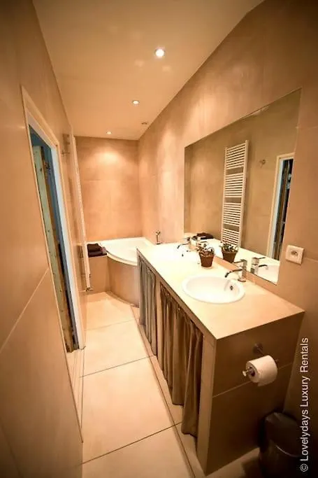 4P Elegant Flat, Vieux Lille, Carpark Apartment
